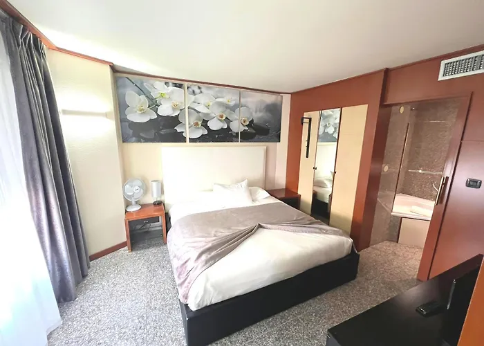 Goldstar Apartments & Suites Nice